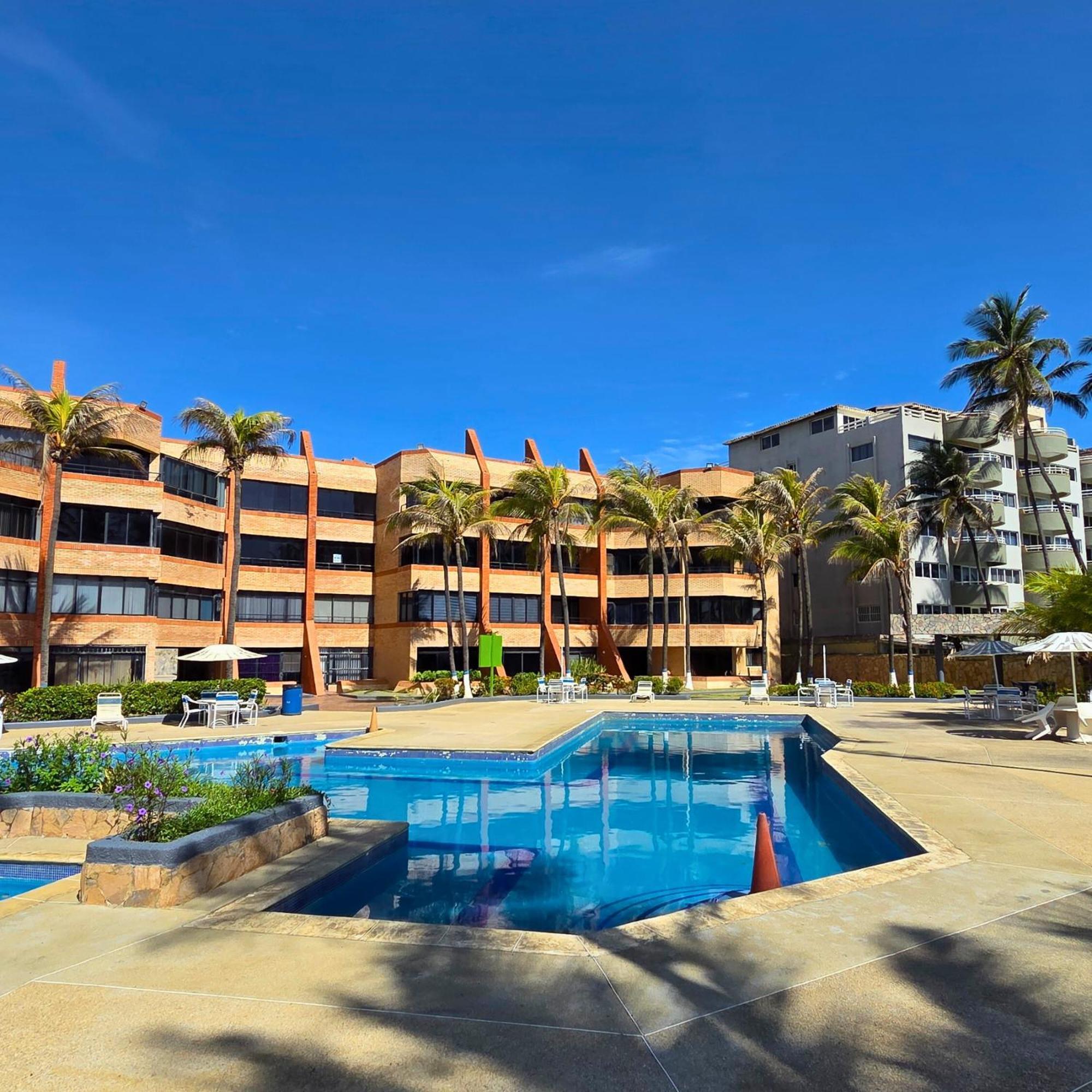 Tucacas, Frente Al Mar, Balcon, Piscina Y Playa Privada Apartment Exterior photo
